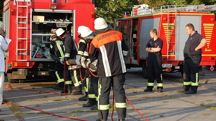 13 Fahrzeuge haben die Wehren des Marktes Oberthulba, und ein Teil davon hat bereits über 30 Jahre auf dem Buckel. Jetzt soll ein neuer Wasserwerfer angeschafft werden. Foto: Günther Straub