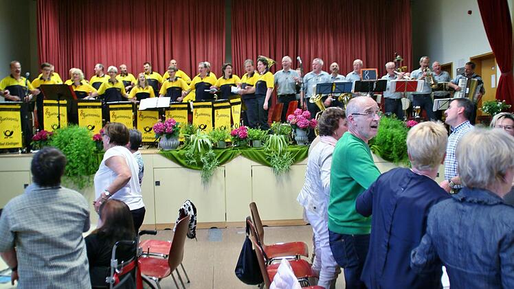 Benefizkonzert von Postkapelle und Bergmusikanten Waldfenster   Foto: Werner Vogel
