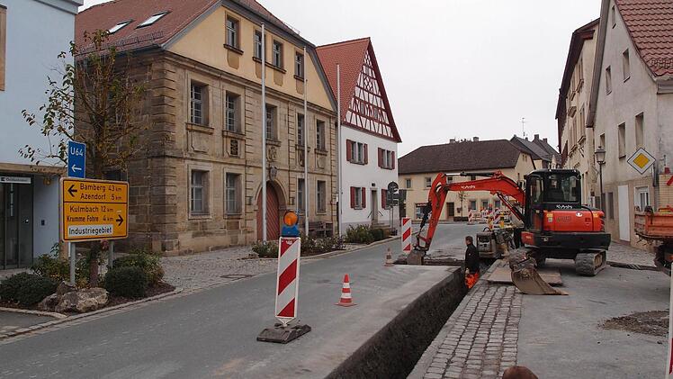 Noch vor dem Winter hatte die Luk den Kasendorfer Marktplatz erreicht. Foto: Sonja Adam
