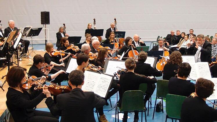 Impresionen vom Sinfoniekonzert in der Franz Goebel Halle Rödental mit dem Jugendorchester Rödental und dem Orchester der Musikfreunde NeustadtFoto: Jochen Berger