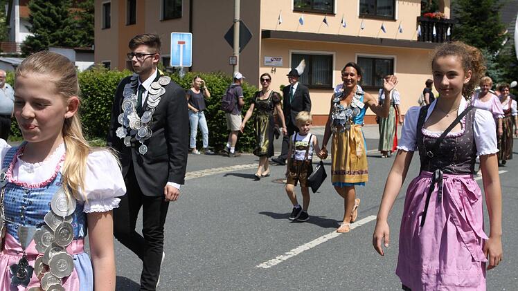Impressionen vom Schützenumzug in Wallenfels. Foto: Michael Wunder