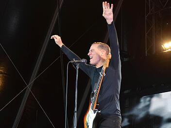 Bryan Adams bei seinem Konzert in Bad Kissingen Foto: Peter Rauch