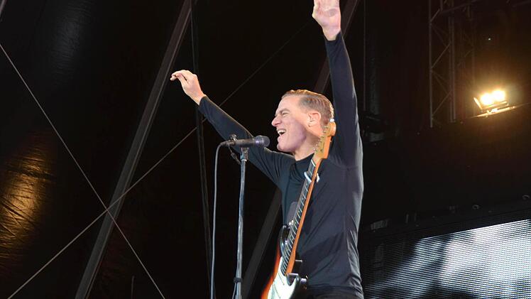 Bryan Adams bei seinem Konzert in Bad Kissingen Foto: Peter Rauch
