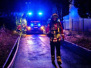 In Mainaschaff brannte ein Garetnhaus komplett nieder. Die Kriminalpolizei ermittelte die Ursache. Symbolfoto: Mohssen Assanimoghaddam/dpa