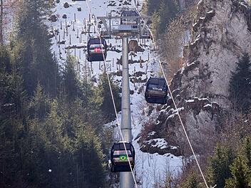 Gondel in Schweizer Skigebiet abgest&uuml;rzt