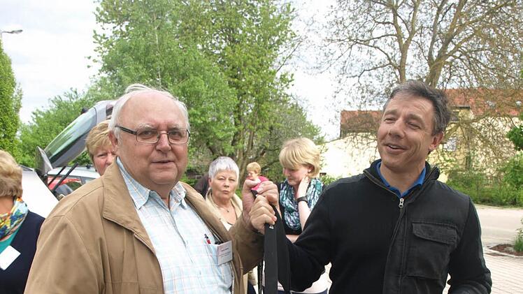 Die Bürgermeister der partnerschaftlich verbundenen Gemeinden: Siegfried Erhard (Oerlenbach/links) und Thierry Lefort (Douvres-la-Délivrande) Fotos: Stefan Geiger