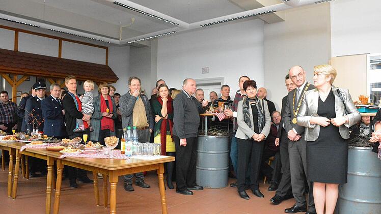 Zahlreiche Gäste feierten am Sonntag den Auftakt des 1200. Geburtstages in der ehemaligen Schule in Birkenfeld. Foto: Gerhard Schmidt