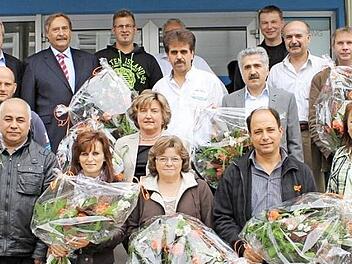 Bei der Gerresheimer Tettau GmbH wurden langjährige Mitarbeiter für ihre 25- oder 40-jährige Betriebszugehörigkeit ausgezeichnet.  Foto: privat