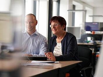 Altersgemischte Teams sind oft besonders leistungsfähig. Die Kompetenzen von Jung und Alt ergänzen sich. Foto: Ing-Diba AG/Fritz Philipp