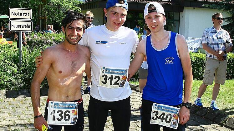 Die besten Drei im Haputlauf. Von links Shahab Ramanpour (2.), Christian Friedrich (1.) und der Kirchleuser Julian Pistor (3.). Foto: Monika Limmer