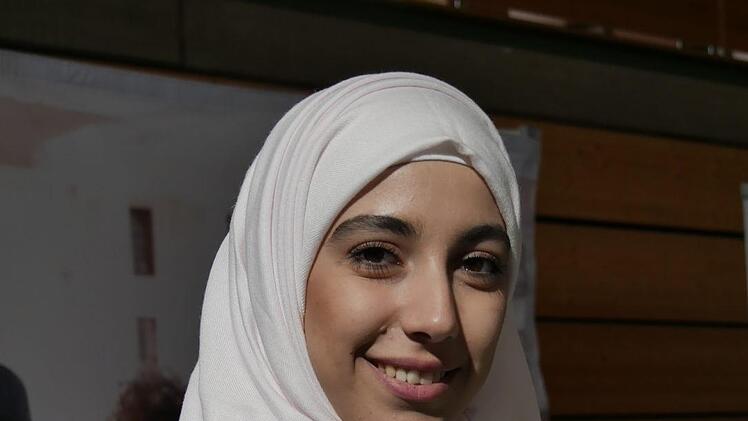 Amal (20 Jahre)Manja von Nida