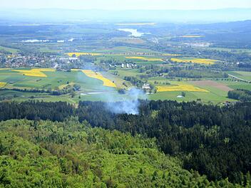 Vom Flugzeug aus lassen sich Brandherde im Wald relativ schnell feststellen. Foto: Peter Stollberg, Reg. v. Ofr.