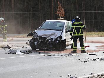 Bei Cadolzburg kam es am Samstag zu einem schweren Unfall. Eine &auml;ltere Frau erlitt nach ersten Angaben schwere Verletzungen. Foto: News5/O&szlig;wald