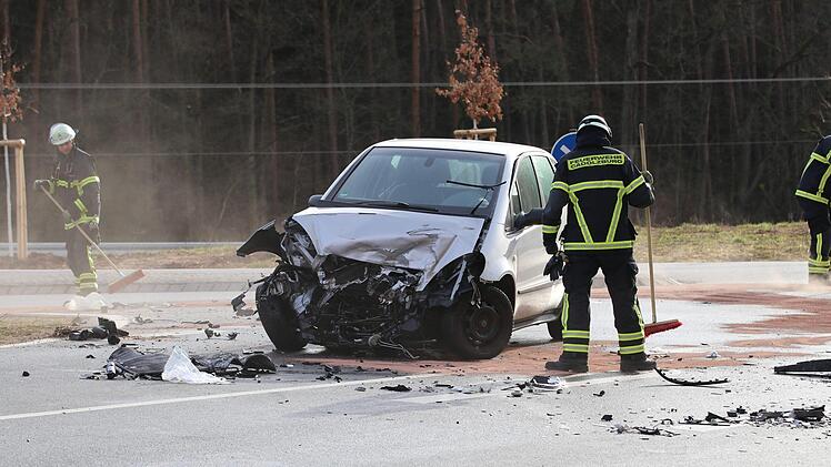 Bei Cadolzburg kam es am Samstag zu einem schweren Unfall. Eine &auml;ltere Frau erlitt nach ersten Angaben schwere Verletzungen. Foto: News5/O&szlig;wald