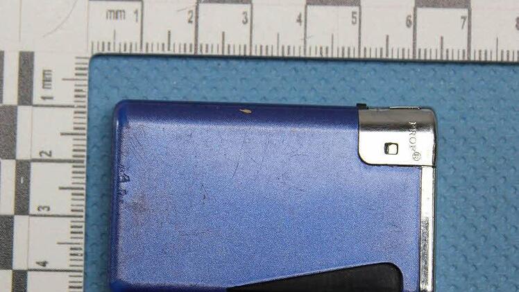 Dieses Feuerzeug hat die Polizei am Tatort festgestellt und sucht nun nach Hinweisen auf den Eigentümer. Foto: Polizei