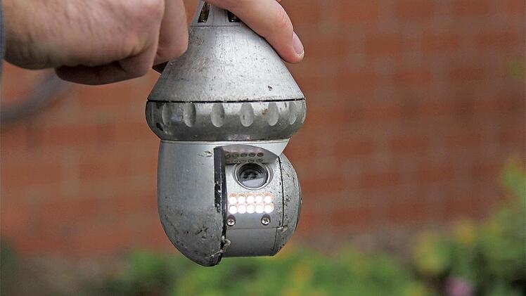 Das fahrbare Auge untersucht das Kanalnetz bis zum Hausanschluss.