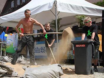 Kehraus nach dem Fest: Alexander Walther (Mitte) hat in der Altstadt ein Jugendprogramm der Superlative auf die Beine gestellt.  Foto: Ulrike Müller
