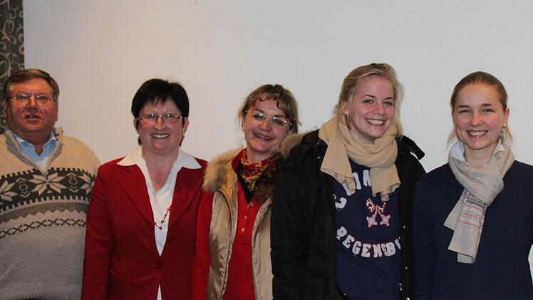 Vier Damen an der Spitze des CSU-Ortsverbandes: Neben Klaus Wolz gehören zum Vorstand Annemarie Mauer, Manuela, Charlotte und Isabell Strohofer.