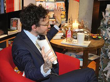 Thomas Meyer las auch in der Höchstadter "Bücherstube" aus "Wolkenbruchs Reise" Foto: Rudolf Görtler