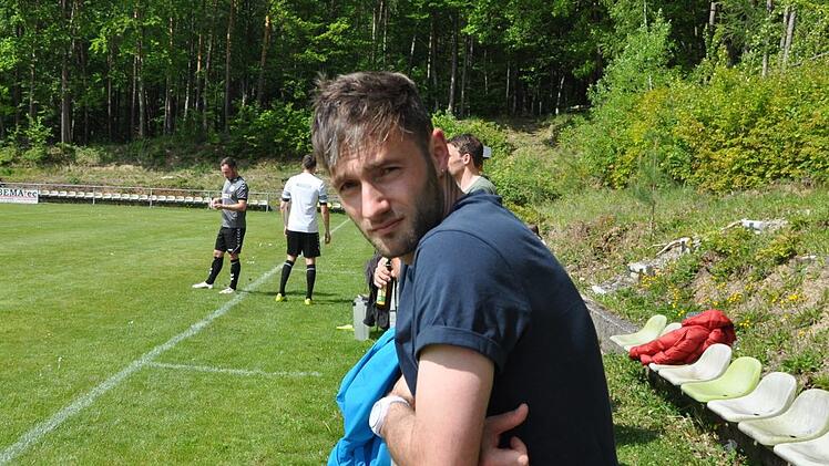 Zu Besuch in Weingarts: Zum Ende der Vorsaison sah sich Oliver Seybold schon mal an der k&uuml;nftigen Wirkungsst&auml;tte um.  Foto: Leo H&uuml;hnlein