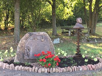 Die Gedenkstätte für Pater Dominik Lutz oberhalb von Ochsental mit Blick auf seinen Heimatort  Morlesau wird am Sonntag,  29. September, um 10.30 Uhr mit einen  Gottesdienst direkt  gesegnet. Marion Eckert