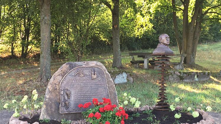 Die Gedenkstätte für Pater Dominik Lutz oberhalb von Ochsental mit Blick auf seinen Heimatort  Morlesau wird am Sonntag,  29. September, um 10.30 Uhr mit einen  Gottesdienst direkt  gesegnet. Marion Eckert