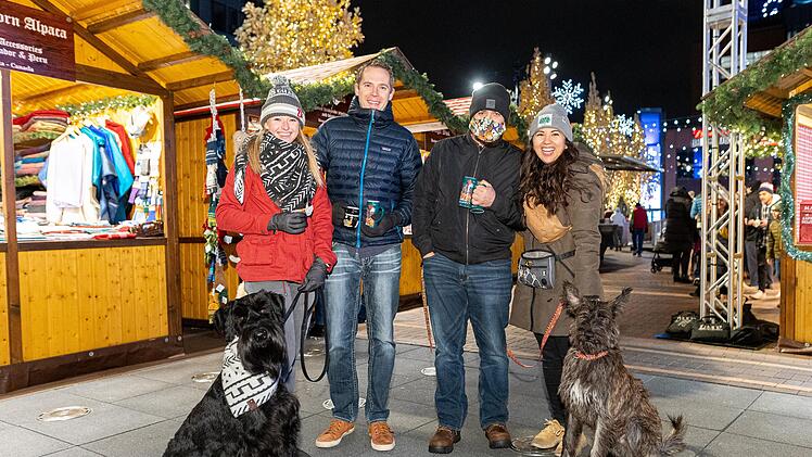 Kuriose US-Christkindlesmarkt-Kopie sorgt für Begeisterung - mit Nürnberger Bratwurst und Glühwein