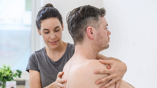 Mehr als Massage: In der Osteopathie werden Ursachen gesucht und behoben.