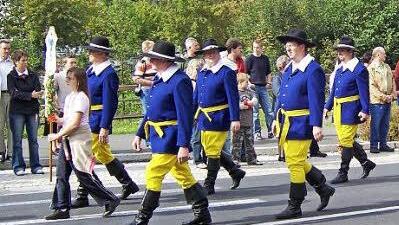 Die Club-72-Trachtengruppe beim Erntedankfest in Muggendorf... Foto: Carmen Schwing