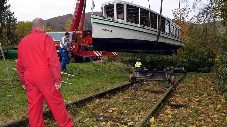 Alles paletti: Die "Kissingen" wird ins Winterlager gebracht. Foto: Peter Rauch