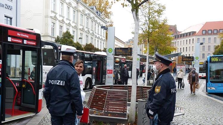 Die Polizei kontrollierte gestern in der Innenstadt, ob die Bamberger die Maskenpflicht einhalten. Die klare Antwort: Ja! Julian Megerle