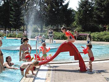 N&uuml;rnberg: Start der Freibadsaison 2022 - Westbad wird am Freitag er&ouml;ffnet