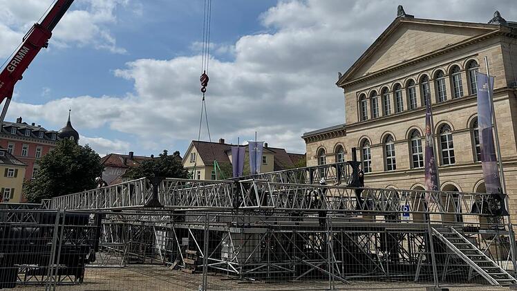 Coburger Open-Air-Sommer auf dem Schlossplatz steht in den Startlöchern - Aufbau in vollem Gange