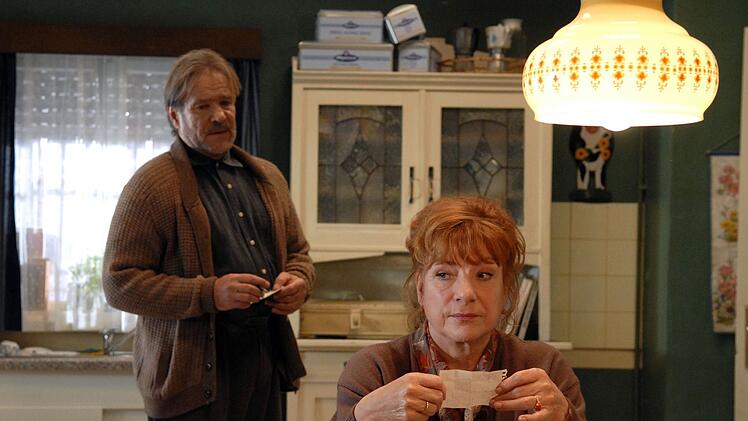 Hass, der zusammenschwei&szlig;t: Das alte Ehepaar Siegmar (G&ouml;tz George) und Margret (Hannelore Hoger) hat die Qual des Zusammenlebens zum Alltag erkoren.