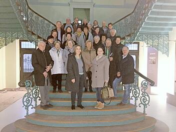 Gruppenbild im herrlichen Treppenhaus des Luitpoldbades. Foto: Nicole Renner-Knopp
