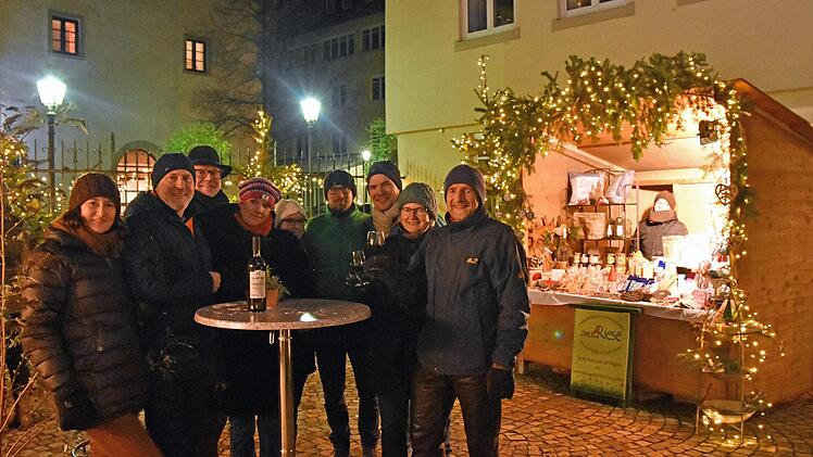 Die Idee, fünf Innenhöfe in der Altstadt Haßfurt an einigen Tagen der Adventszeit im Rahmen der Aktion "Haßfurter Funkeln" zu öffnen, wurde von den Besuchern sehr gelobt. Unser Bild zeigt den Rathausinnenhof. Foto Ulrike Langer