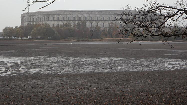 N&uuml;rnberg: Volksfestplatz wird nach Herbstvolksfest weiter teilsaniert - Arbeiten gehen gut voran