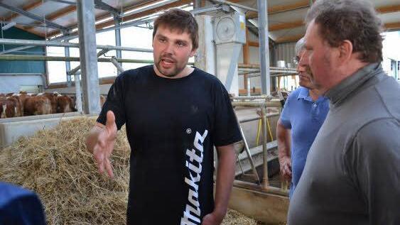 Lukas Rauscher ist leidenschaftlicher Landwirt auf Meisterkurs und wird eines Tages den elterlichen Hof weiter führen. Foto: Gabi Bertram