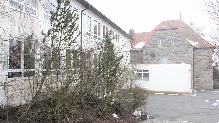 Neubau (links) und Altbau des Gehülzer Schulkomplexes  Foto: Friedwald Schedel