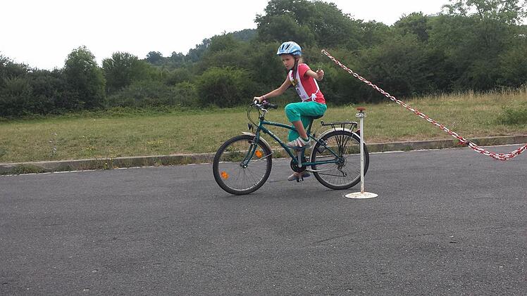 Beim Fahrradturnier des ADAC gab es etliche Hindernisse zu meistern.  Fotos: Christa Nürnberger