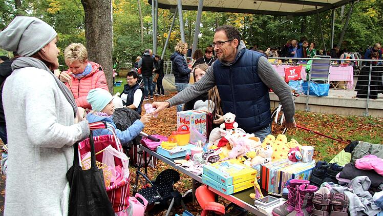 Interessantes gab es beim Trödelmarkt zu bestaunen und zu kaufen.Richard Sänger