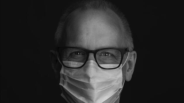 Symbolbild: Maske und Brille