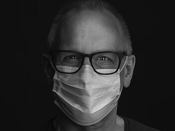 Symbolbild: Maske und Brille