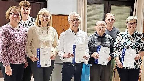 VdK-Kreisvorsitzende Susanne Daum (links) mit Kassierin Heidrun Hirth, Gisela Fehn, Cornelius Gr&uuml;nbeck, Bernward M&uuml;ller, Schriftf&uuml;hrer Markus Vetter und Frauenbeauftragter Andrea Gr&uuml;nbeck (v.l.). Sie wurden f&uuml;r 15, 25 beziehungsweise 40 Jahre Mitg...