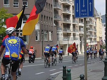 Bereits vor drei Jahren radelten Sportler aus Oerlenbach und der Partnergemeinde Douvres-la-Délivrande nach Brüssel.  Foto: Stefan Geiger