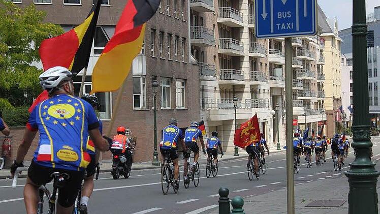 Bereits vor drei Jahren radelten Sportler aus Oerlenbach und der Partnergemeinde Douvres-la-Délivrande nach Brüssel.  Foto: Stefan Geiger