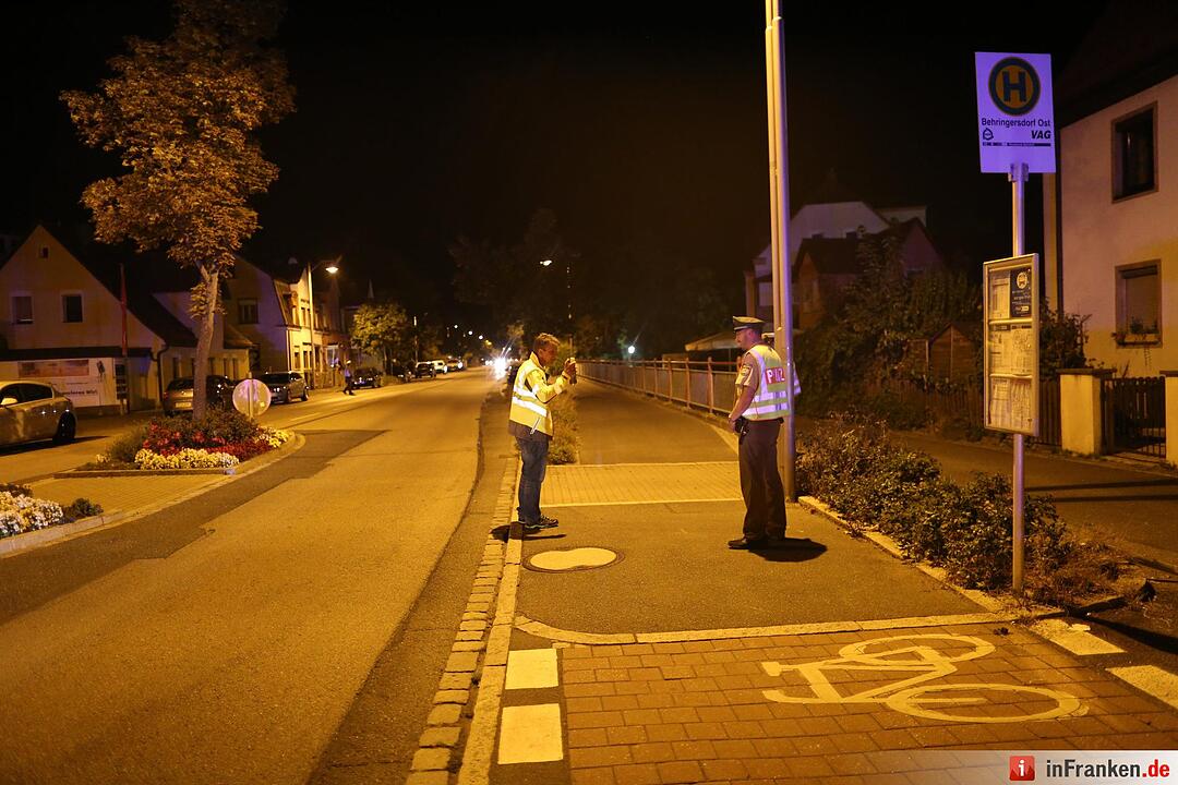 Radfahrer bei Kollision mit Streifenwagen schwer verletzt