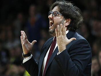 Andrea Trinchieri regte sich vor allem in der ersten Halbzeit über die schwache Vorstellung seiner Mannschaft auf. Foto: Daniel Löb