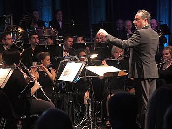 Thomas Eschenbacher dirigiert das Sinfonische Blasorchester Kasendorf. Foto: privat