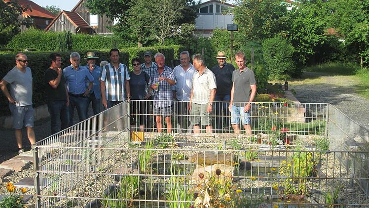 Nach neuen Ideen für Urnengrabgestaltungen suchte der Fuchsstädter Gemeinderat im Hammelburger Friedhof. Winfried Ehling